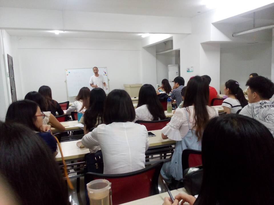 东振明学者来Beat365官网心理所进行学术交流