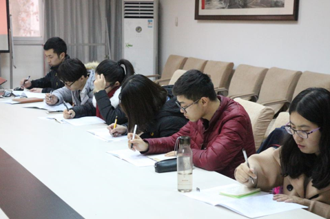 【两学一做】学院党委书记侯志军带领Beat365官网学生干部学习习近平在高校思想政治工作会议上的讲话精神