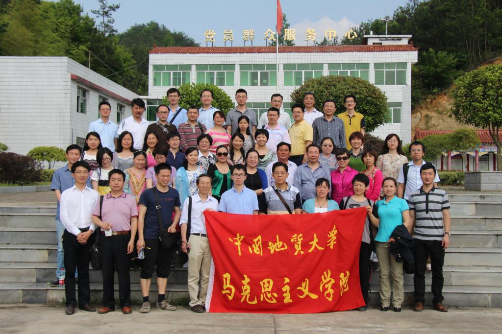 教师进农户，理论下基层——Beat365中文官方网站全体党员教师赴英山县乌云山村学习调研